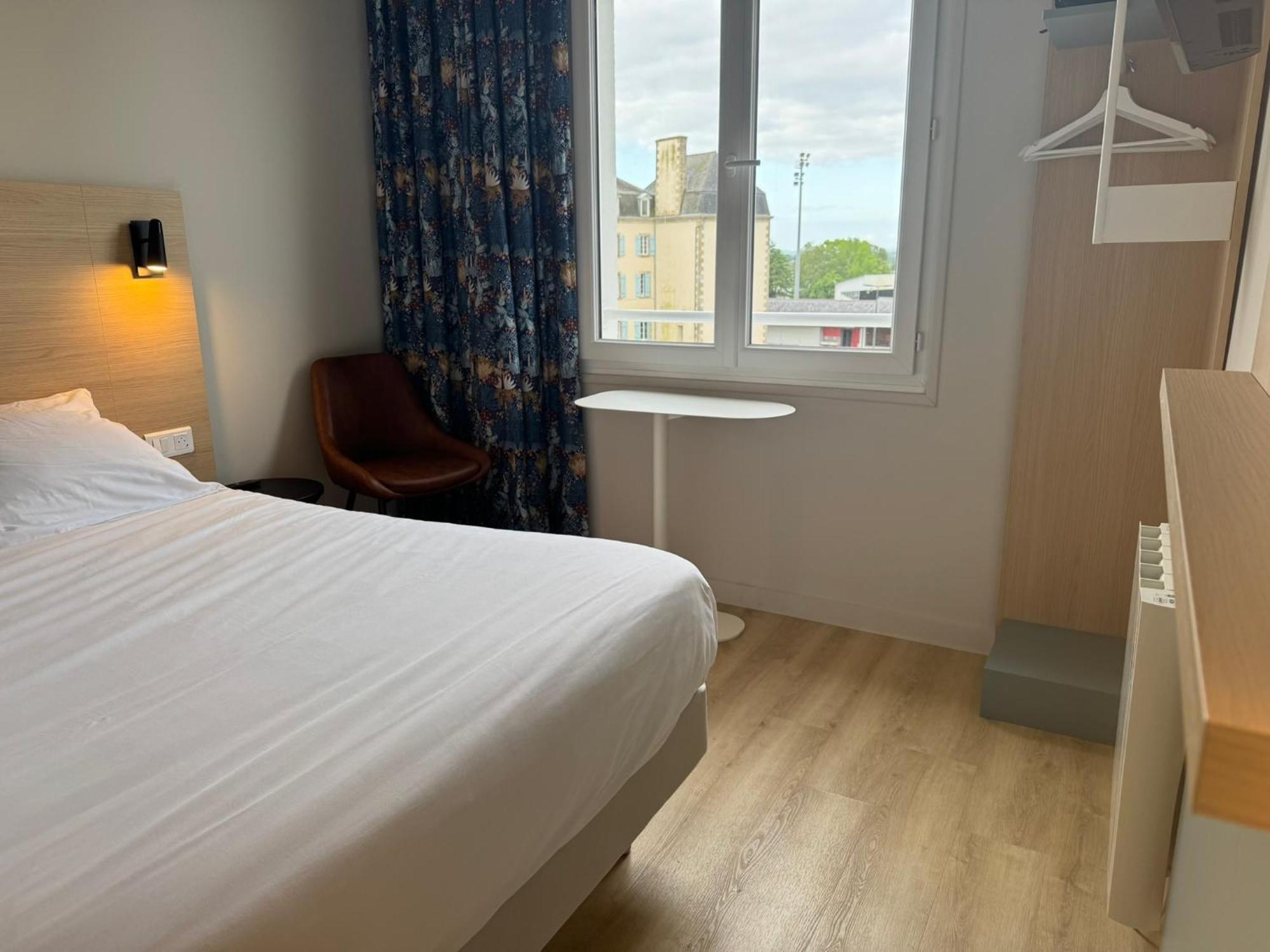 Karaez Hotel - Brithotel Carhaix Buitenkant foto