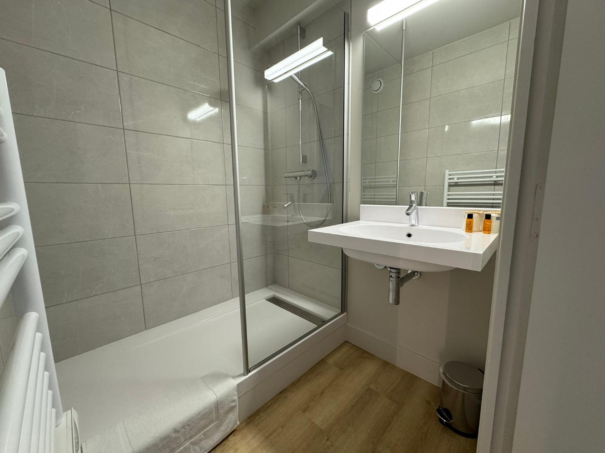 Karaez Hotel - Brithotel Carhaix Buitenkant foto